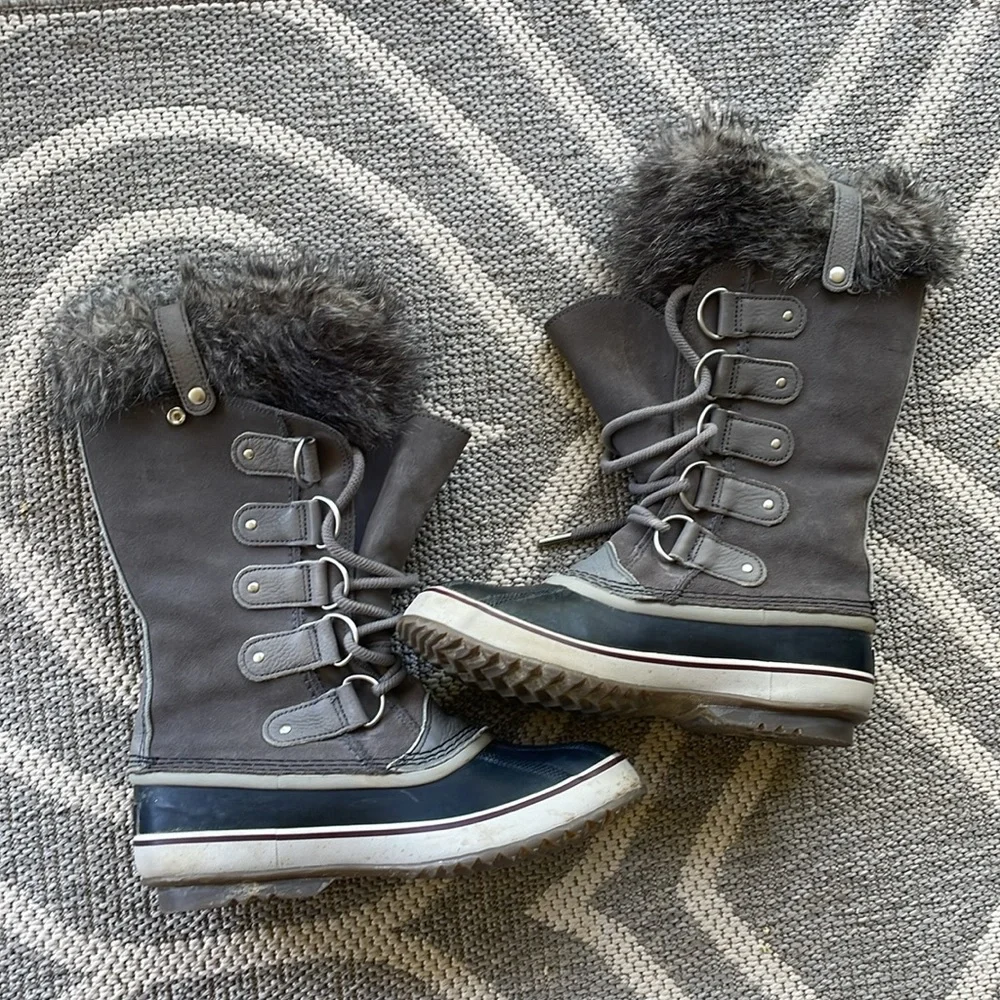 SOREL Joan of Arctic waterproof boots US 9 gray suede snow winter cruise
